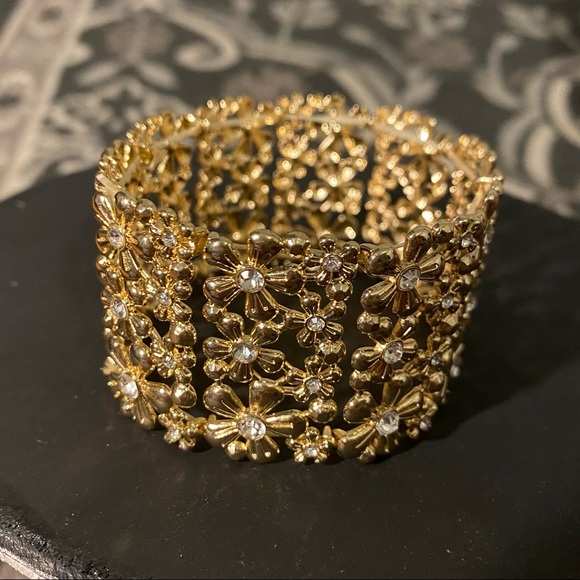 Flower Bracelet - Picture 1 of 2